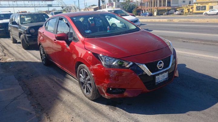 Doña María se lleva tremendo susto en Carretera Nacional Antigua; imprudente conductor la choca