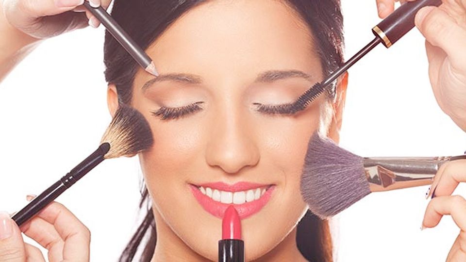 ¿Revisas los envases de tus maquillajes?