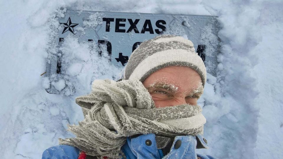 En Texas habilitan centros de calentamiento por megatormenta de nieve