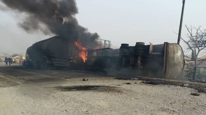 Rapiña de combustible deja cerca de 80 muertos tras explosión; trataban de ordeñar una pipa | VIDEO