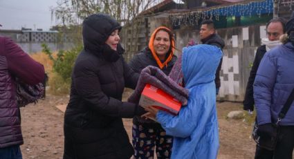 Visita Carmen Lilia Canturosas a vecinos de la colonia Los Artistas tras bajas temperaturas