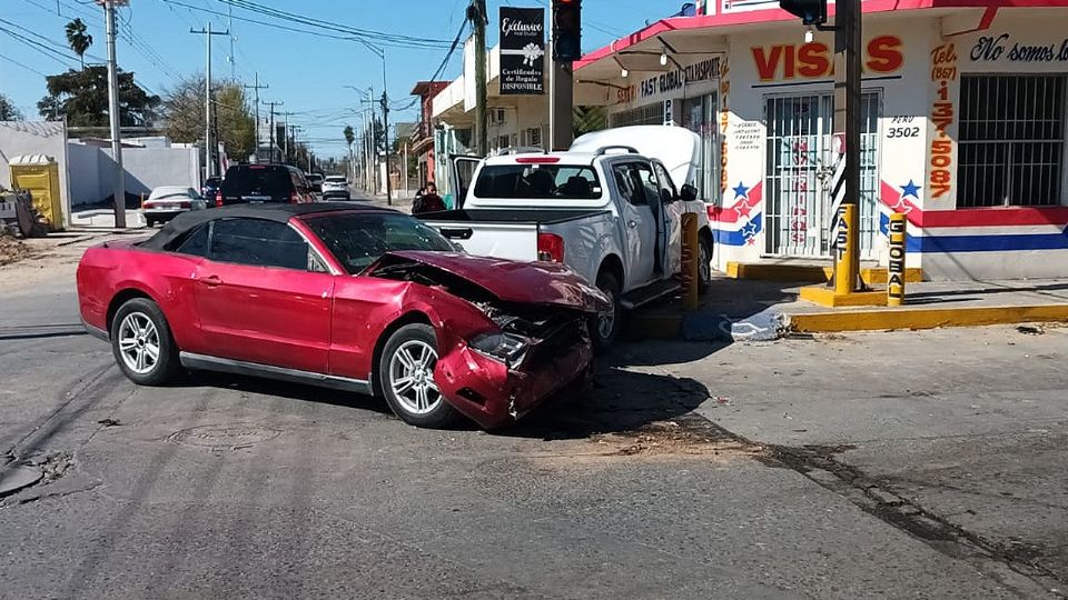 El choque fue en el cruce entre la Obregón y la Perú.