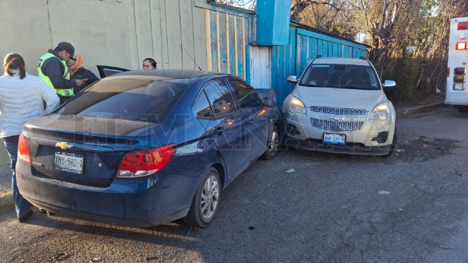 La falta de prudencia y de respeto a las señalizaciones viales, fueron las causantes de este choque que solo dejó daños materiales