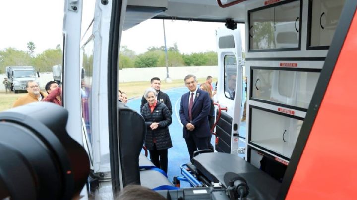 Recorren gobernador y presidenta del DIF Tamaulipas Centro de Atención para Repatriados en Matamoros