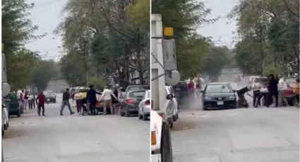 Vecinos se pelean con piedras y bloques en Nuevo León; terminan atropellados en el hospital | VIDEO