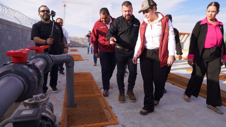 Carmen Lilia estuvo supervisando la planta tratadora.