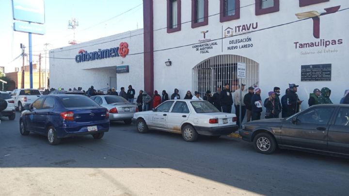 Nuevo Laredo: largas filas en la Oficina Fiscal; hay descuentos en diversos trámites vehiculares