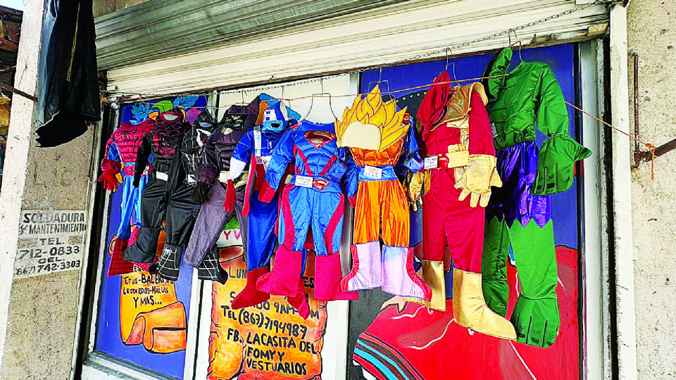 La venta de disfraces ha sido buena en los últimos meses.