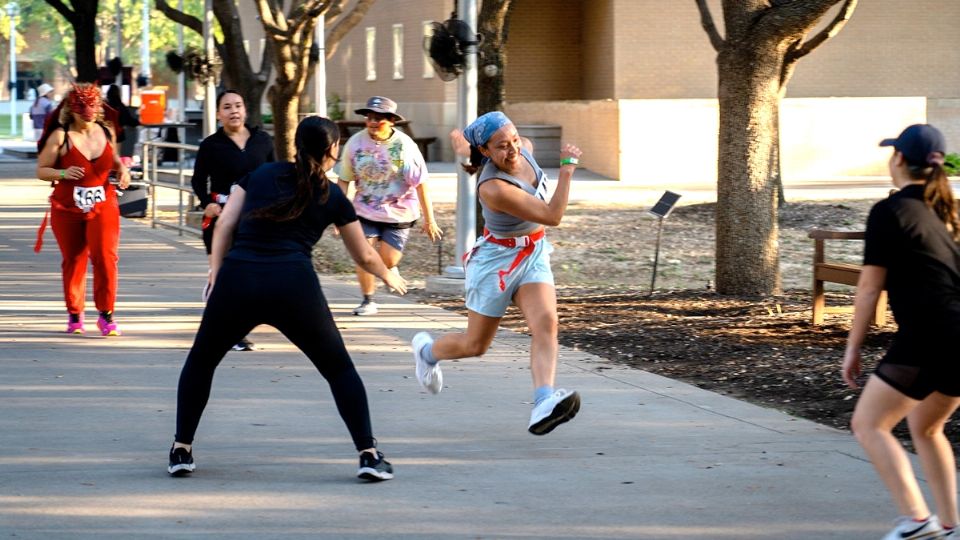 Diversión en la carrera zombie.