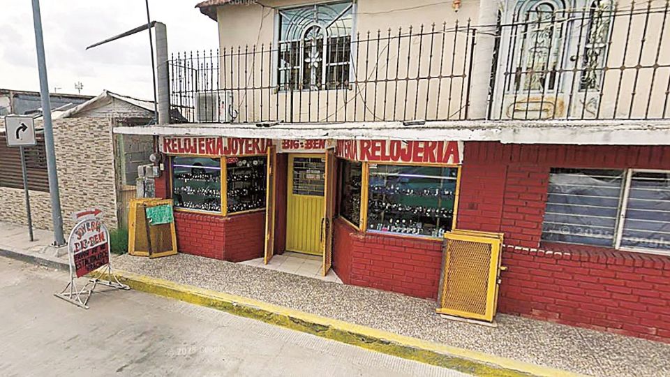 El local de don Pedro se ubica a unas cuadras de la concurrida pulga de los rieles.