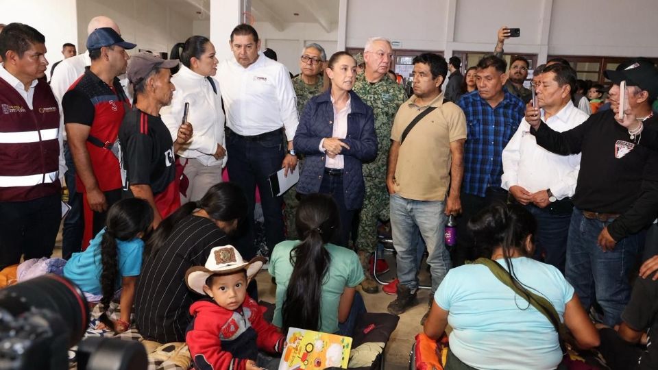 Recorre Claudia Sheinbaum zonas de inundaciones