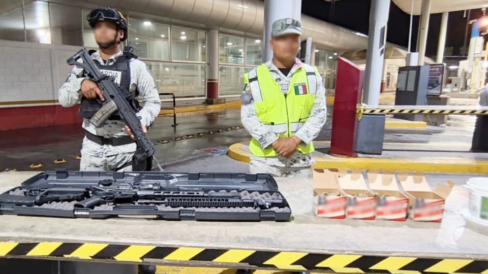 Decomiso de armas en el puente internacional.