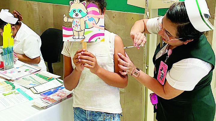 Exhortan a padres de familia a que lleven a vacunar a menores contra VPH