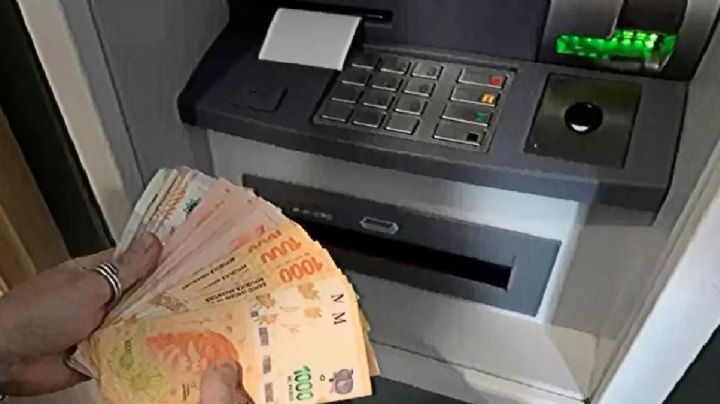 Le depositan a trabajador 300 veces su salario y no devuelve el dinero; juez da veredicto inesperado