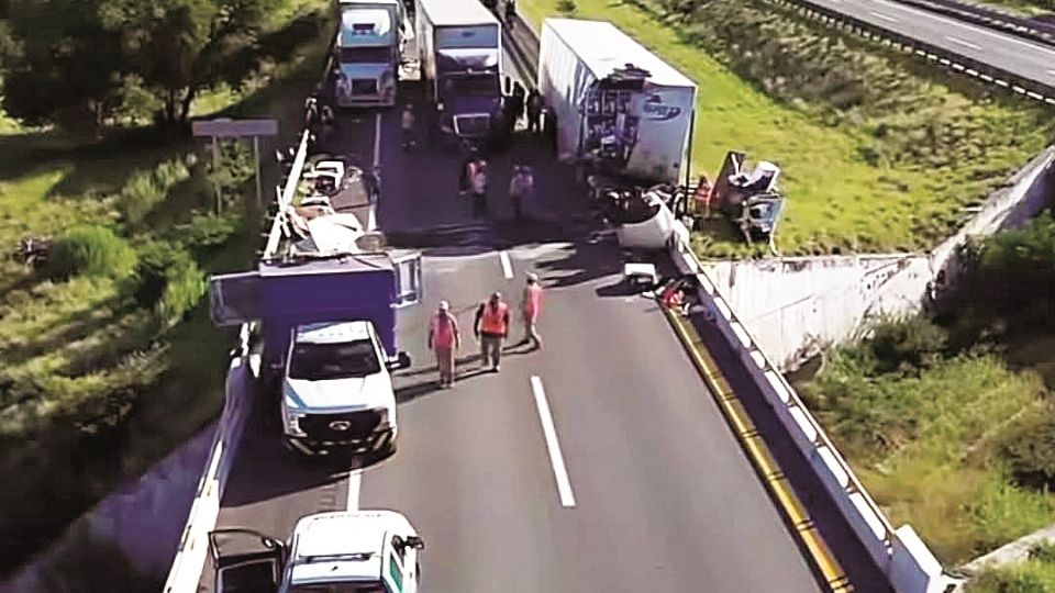 Los percances, además de daños materiales, dejan pérdidas millonarias por el transporte de carga.