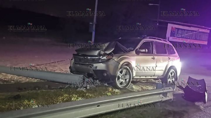'Madrugador' se estrella y derrumba poste en el bulevar Colosio; deja abandonada su camioneta