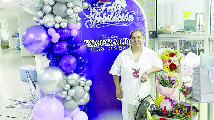 Esmeralda celebra su 'última checada' en el Hospital General
