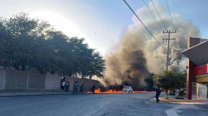 Pipa de diésel explota en Nuevo León; incendio arrasa con 8 casas y más de 20 vehículos