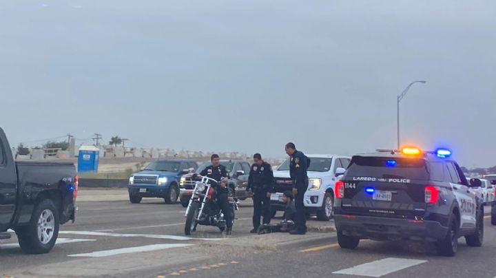 Laredo: auto derriba a motociclista en Bob Bullock; así quedó el biker tras el accidente
