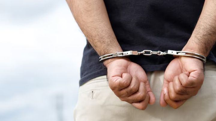 Detienen a peligroso sujeto en Laredo; quería robar pertenencias dentro de un automóvil