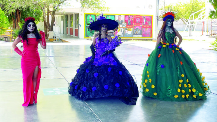 Hacen ‘macabro’ desfile en el explanada del Cobat 01
