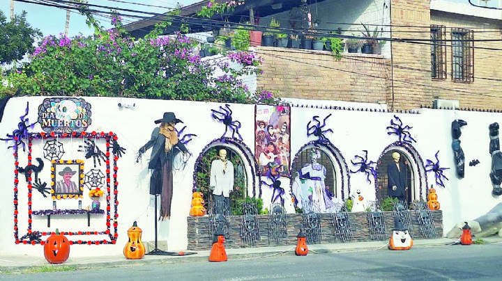 Familias de Nuevo Laredo mantienen tradición de los altares de muertos