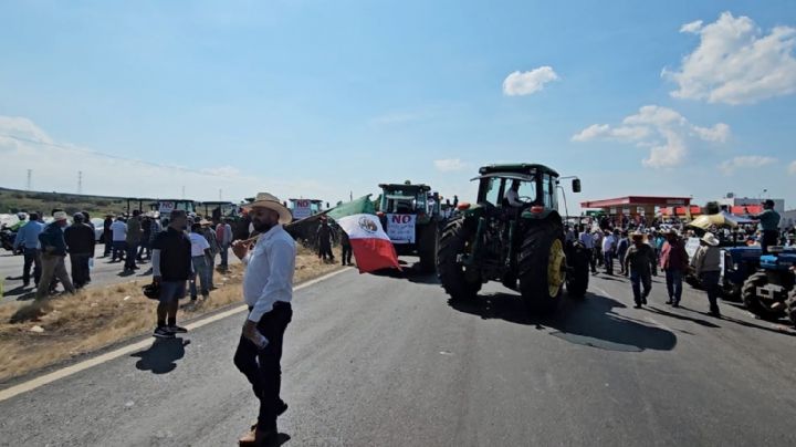 Bloqueo de carreteras por campesinos mexicanos causan 10 mil millones de pesos en pérdidas
