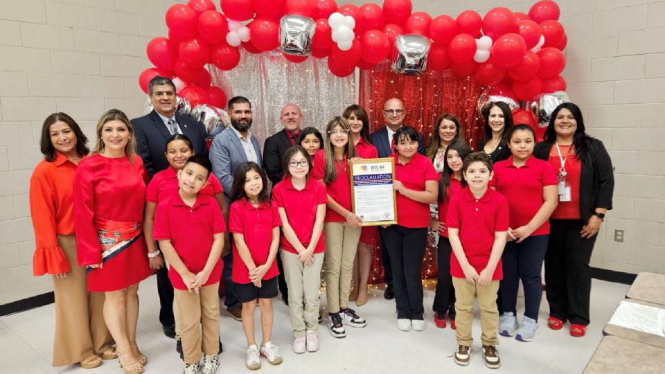 Las autoridades de UISD proclamaron el mes de atención a la dislexia.