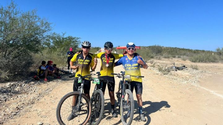 Ciclistas del Color Team 'vuelan' en la pista; brillan en territorio coahuilense