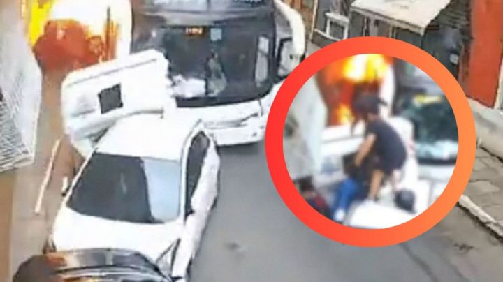 Autobús escolar se incendia con 55 adolescentes dentro; así lograron salir de las llamas | VIDEO