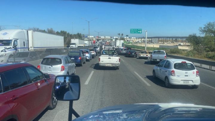 Entrada y salida a Monterrey son un calvario; inseguridad y congestionamiento vial 'atacan' a viajeros
