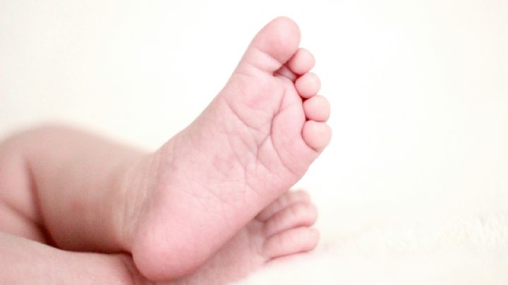 Detienen a madre que dejó salir a su hijo de tres años sin ropa ni calzado