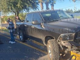 Nuevo Laredo: padre lleva a sus hijos a la escuela; sufre fuerte choque y volcadura