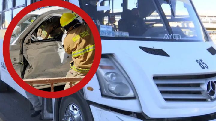 Camión urbano se pasa el rojo y choca brutalmente contra camioneta; hubo heridos
