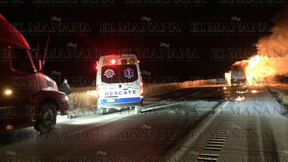 El lesionado fue identificado como Javier, de 28 años, originario de Monterrey, quien laboraba para una empresa de paquetería y regresaba a su ciudad tras concluir entregas en Nuevo Laredo