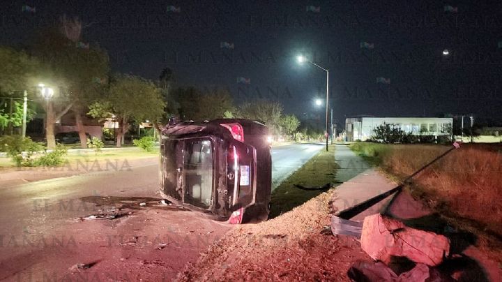 Abandona su flamante Nissan y huye después de volcarse sobre la Paseo Colón