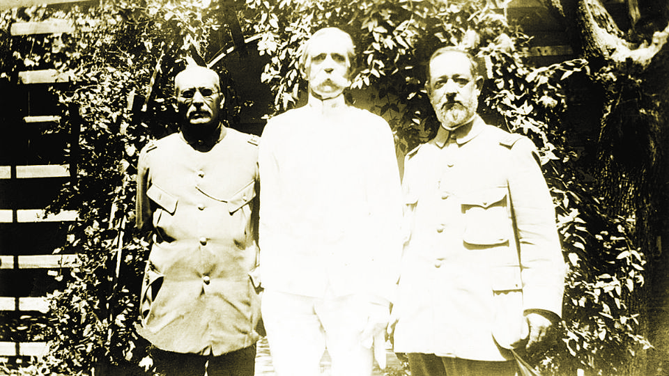 Los generales Victoriano Huerta, Edgar Z. Steever y Joaquín Téllez, este último apoyó al gobierno huertista.
