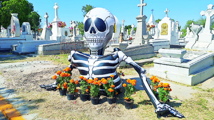 Sigue viva tradición de visitar parientes el 2 de noviembre, Día de Muertos