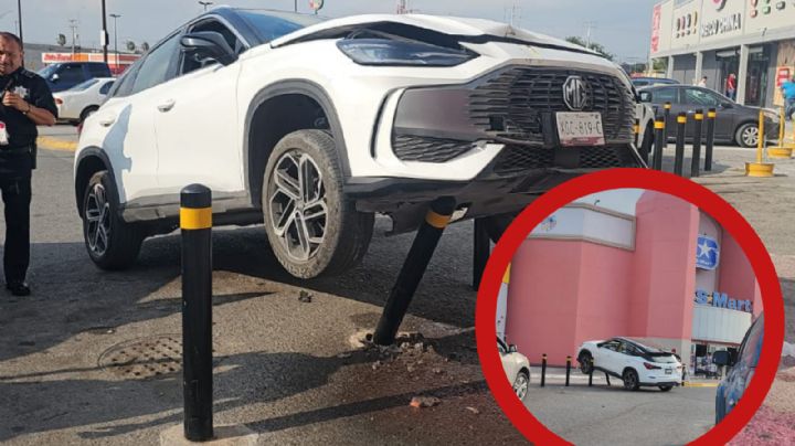 Camioneta termina arriba de tubos de contención en tienda S-Mart y se hace viral en Nuevo Laredo