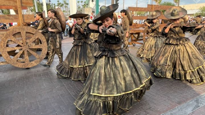 Alumnos del Colegio Royal deslumbran en el desfile de la Revolución Mexicana en Nuevo Laredo