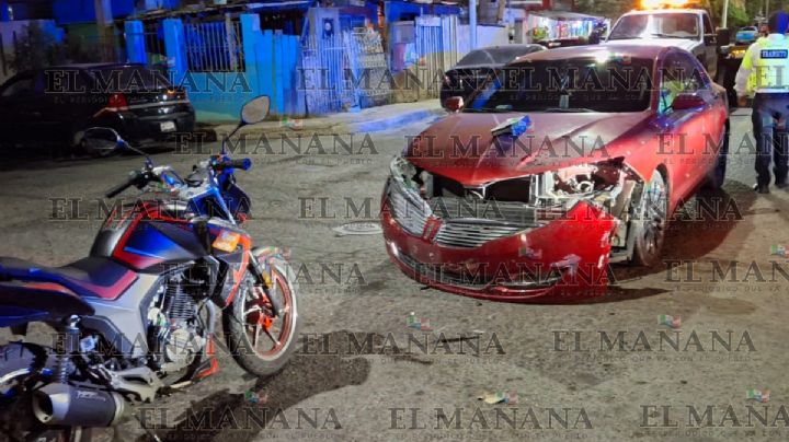 Repartidor se pasa el alto y es embestido por conductora en Loma Bonita; se salva de milagro