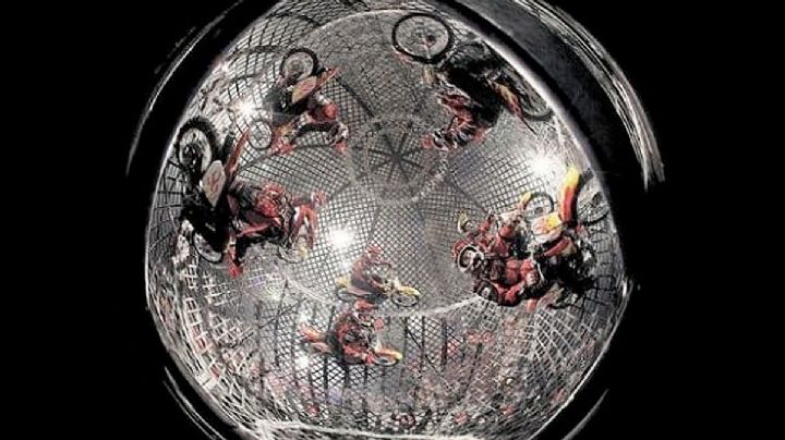 ¡Tragedia en el circo!: motociclista fallece cuando hacía su show dentro de la esfera de la muerte