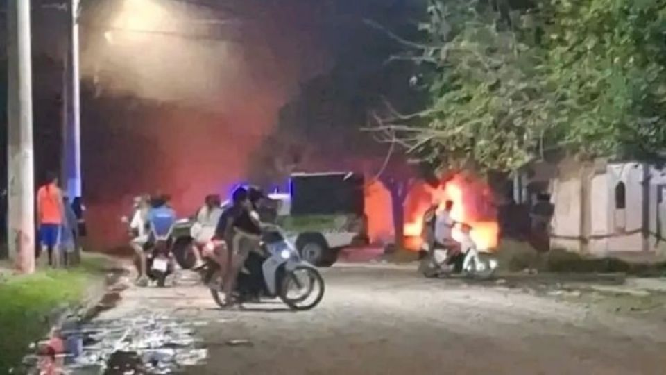 Así quemaron la casa del delincuente.