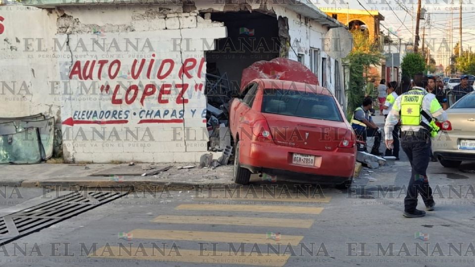 La falta de respeto a las señalizaciones viales y el exceso de velocidad, causaron este aparatoso accidente vial
