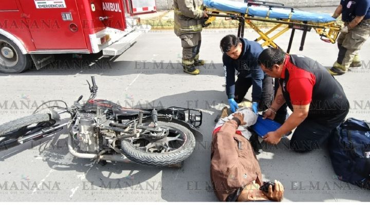 Motociclista se rompe la pierna; se estampó contra una Explorer en la César López de Lara