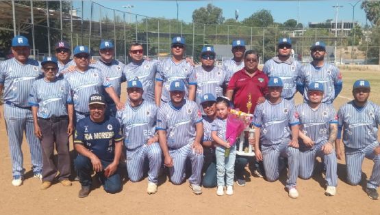 Francisca Moreno pega de batazos y se impone a Sastrería Monterrey en Riberas del Bravo