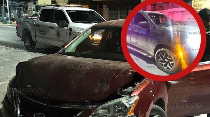 A jovencito se le termina 'la fiesta' tras estrellarse contra camioneta en la colonia Mirador