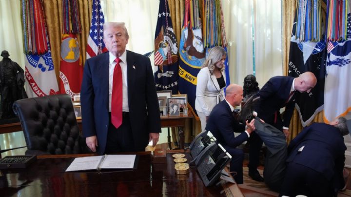 Hombre se desmaya durante conferencia de Trump; así reaccionó el mandatario | VIDEO