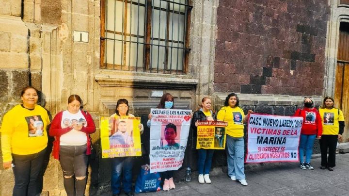 Familiares de desaparecidos por la Marina en Tamaulipas protestan frente a Palacio Nacional