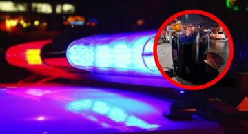 Cafre termina volcado tras impactarse contra camioneta; choque asustó a creyentes que rezaban en iglesia